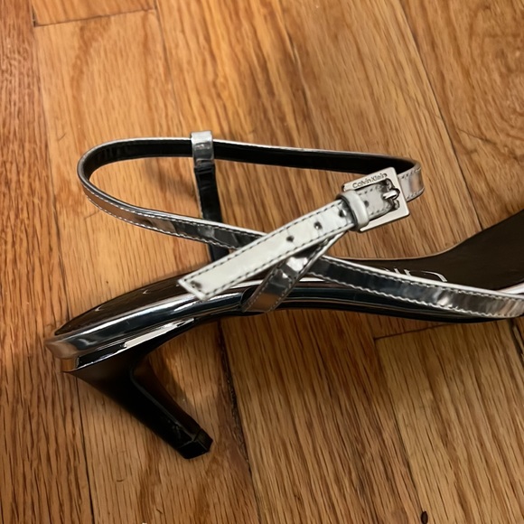 Calvin Klein Modern/ Clean Silver Mirrored Strappy Kitten Sandal Heel - Picture 10 of 10